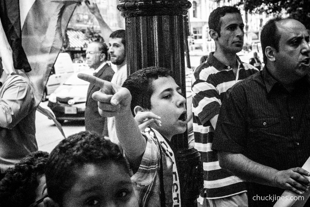A brave Arab boy scolds the Chicago Police for allowing Jews to antagonize them. 