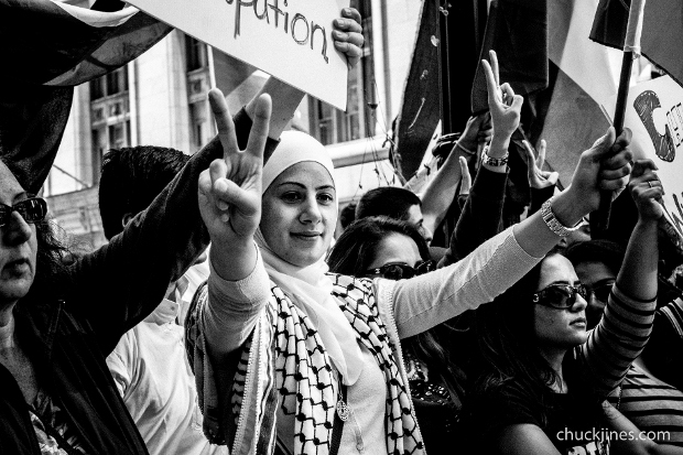 Palestinian counter rally demonstrator expresses a desire for peace at the pro-Israel rally Chicago, 2014