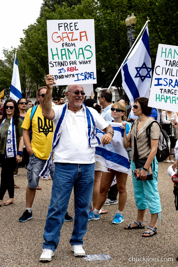 A small group of Zionist supporters came out to antagonize Palestinian demonstrators 2. (1 of 1)