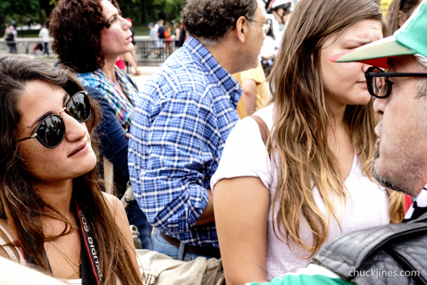 People with opposing views discussed the issue in a rational and peaceful manner. 